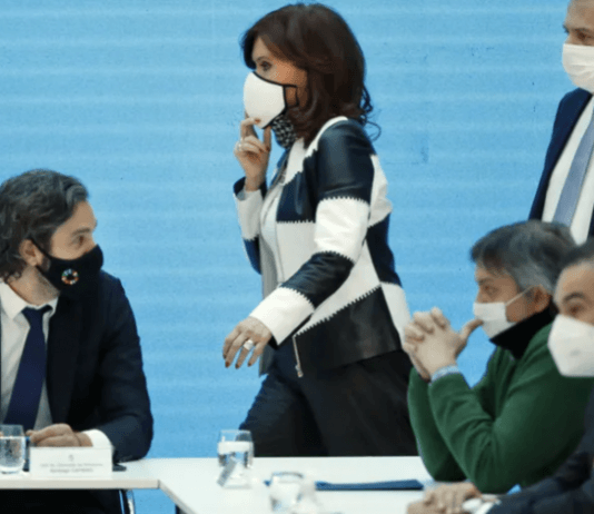 El Gobierno admitió la “crítica” situación interna, pero intenta frenar la fractura