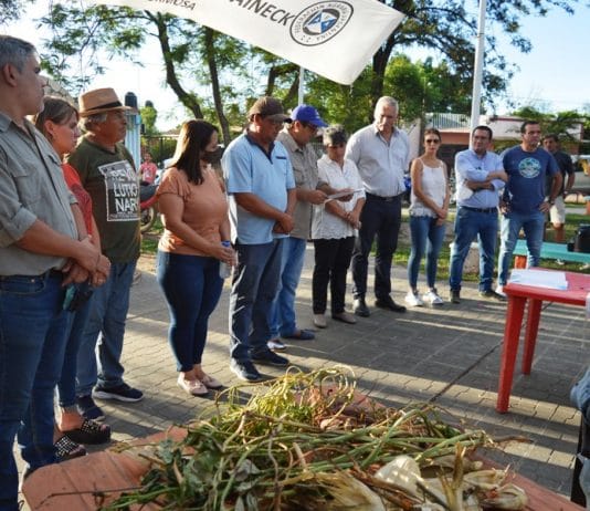 LAGUNA NAINECK: Legisladores formoseños respondieron con su presencia a la convocatoria de productores del norte.