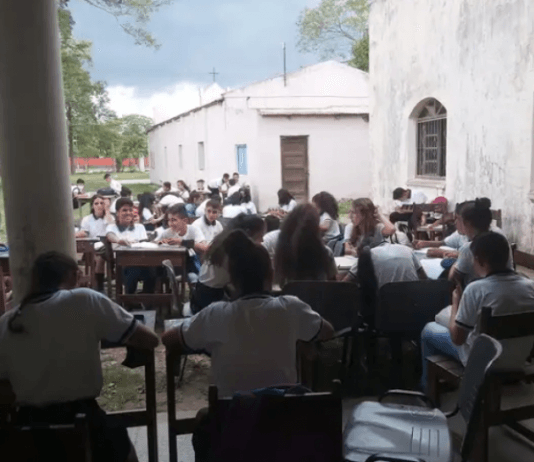 INICIO DEL CICLO LECTIVO: En Tres Lagunas los alumnos de la Escuela N° 21 empezaron las clases sin escuela y al aire libre
