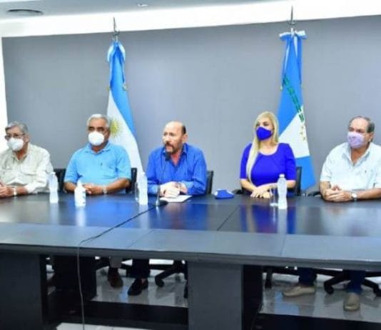 Insfrán anunció un aumento salarial del 50% para empleados públicos activos y pasivos