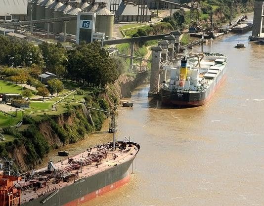 INMINENTE SUBA DE RETENCIONES: El Gobierno suspendió las exportaciones de aceite y harina de soja