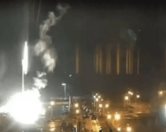 Rusia atacó la central nuclear más grande de Europa y provocó un feroz incendio