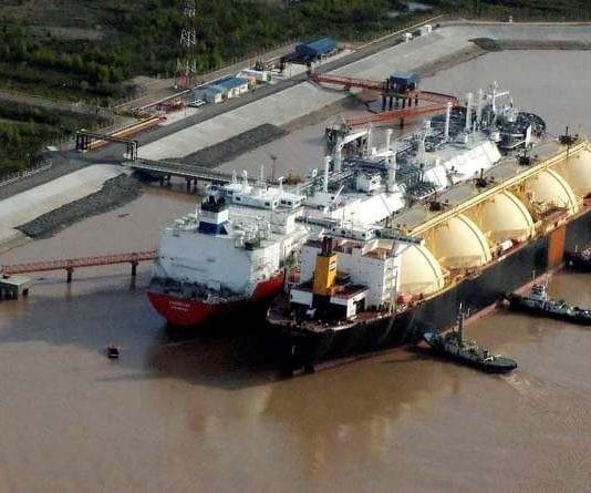 El Gobierno sale por una decena de barcos con gas para el invierno y espera precios razonables