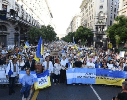Masiva marcha en la Ciudad pidió por el fin de la guerra en Ucrania