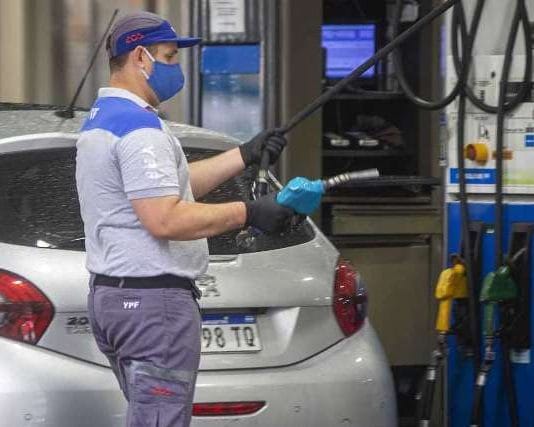 YPF sube 9,5% la nafta a partir del lunes.