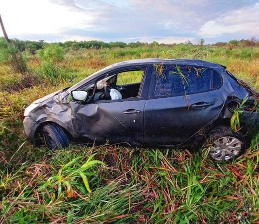 EL ESPINILLO: Ocupantes de un automóvil sufrieron lesiones leves durante un vuelco sobre Ruta 86.