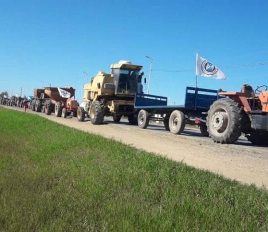 LAGUNA NAINECK: Nuevo tractorazo. La convocatoria tuvo muchos más productores pidiendo asistencia.