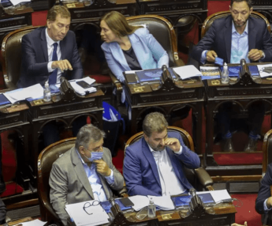 La oposición calificó de “mensaje criminal” a la campaña de Morón que planteó a los jóvenes “tomar poquita” cocaína