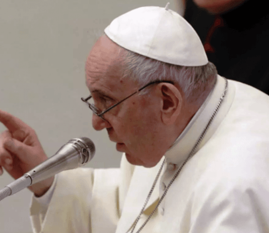 El Papa Francisco desligó a Vladimir Putin de la guerra en Ucrania y estallaron las críticas en redes