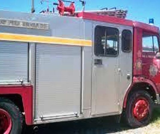 LAGUNA BLANCA: Un hombre resultó ileso tras el incendio de su motocicleta.