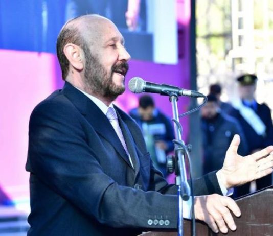 Insfrán presidirá el acto por los 212 años de la Revolución de Mayo en Riacho He Hé