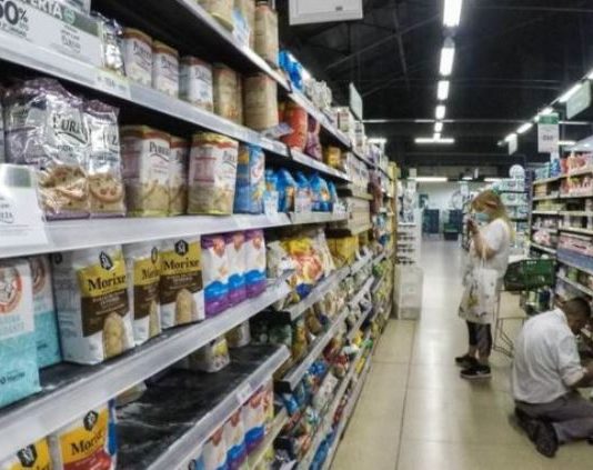 ENCUESTA: 6 de cada 10 trabajadores aseguran que su salario no le ganará a la inflación este año