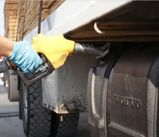 Encima que falta, lo aumentan: Shell incrementó el valor del gasoil
