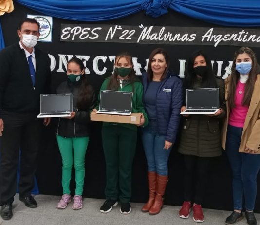 LAGUNA BLANCA: Nueva entrega de netbooks a la EPES N° 22.