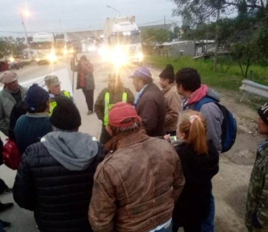CLORINDA: Productores levantaron el corte del acceso al paso internacional Loyola.