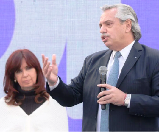 La nueva estrategia de Alberto Fernández para acercarse a Cristina Kirchner: atacar a Mauricio Macri y a la Corte Suprema