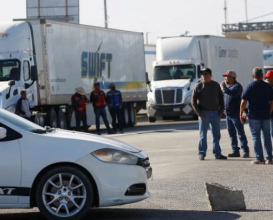 Al menos 46 migrantes fueron hallados muertos en un camión en EEUU