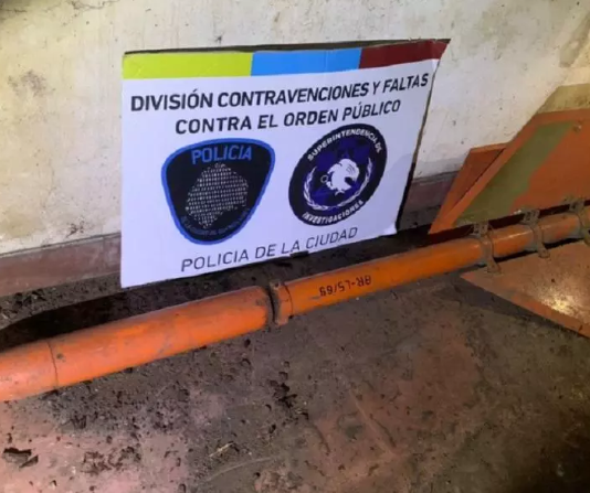 Allanaron una casa por violencia de género y encontraron un cohete