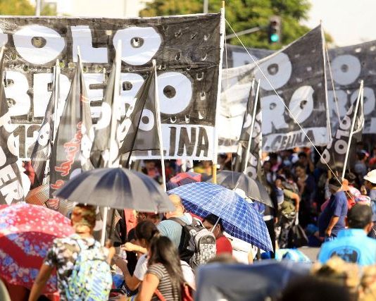 Las organizaciones piqueteras se reúnen con la CGT y la CTA y presionan por un paro nacional