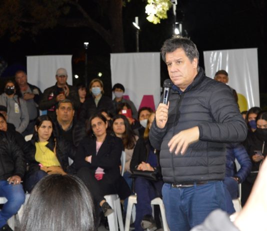 LAGUNA NAINECK: Autoridades partidarias de la UCR local acompañaron la visita de Manes en Formosa.