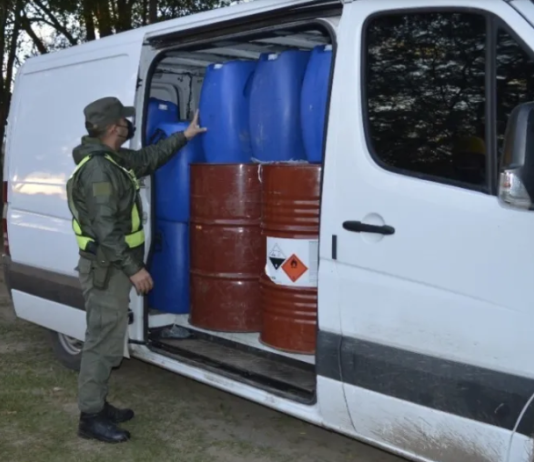 LAGUNA BLANCA: Circulaban con 4.000 litros de combustible de forma irregular.