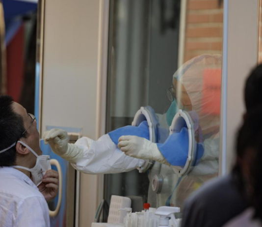 La OMS mantiene el alerta y pide no relajar controles: “El covid-19 está lejos de haber terminado”