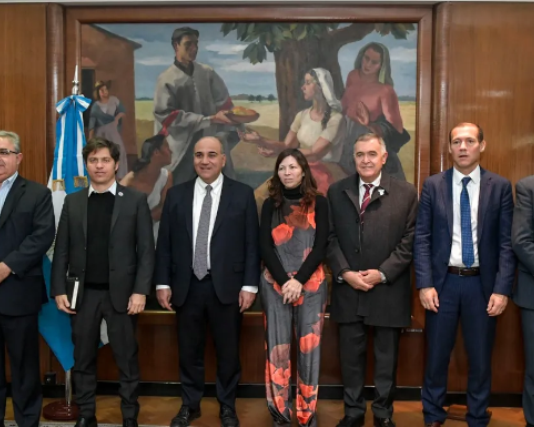 Los gobernadores buscan un plan para desmarcarse de la interna entre Alberto Fernández y Cristina Kirchner