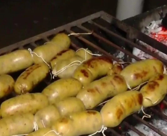 «Chorilenta»: la historia detrás de los chorizos de polenta que ofrecen en comedores de Santa Fe