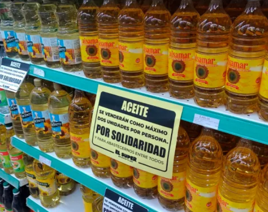 Con abastecimiento normal, limitan la compra de papel higiénico y aceite en algunos supermercados
