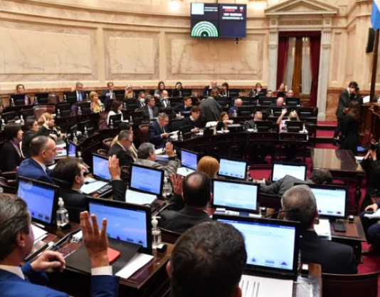 El kirchnerismo no consiguió los votos y pospuso la sesión en el Senado para aprobar la ampliación de la Corte