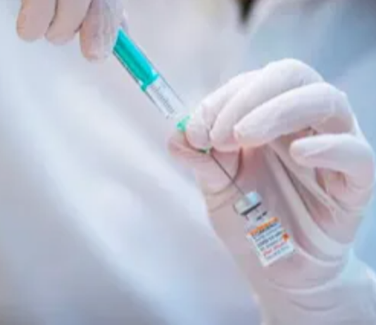 Coronavirus: serán indemnizadas las personas que hayan sufrido algún «evento adverso» de la vacuna.