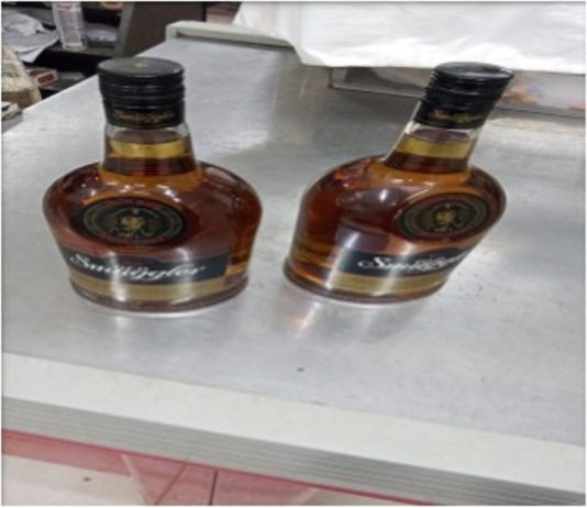 LAGUNA BLANCA: Detenido por intentar sustraer dos botellas de whisky.