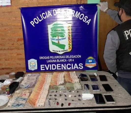 LAGUNA BLANCA: Tres detenidos durante un allanamiento con secuestro de drogas y dinero en efectivo.