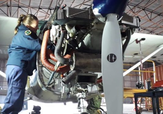 Es de Riacho He He: Una formoseña mecánica de aeronaves se destaca en la Fuerza Aérea.