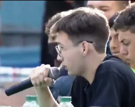 CON LA PRESENCIA DE CAPITANICH: El mensaje del joven chaqueño que se hizo viral: «Estoy cansado de una Argentina sin futuro»