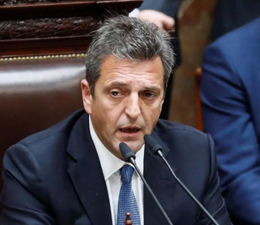 Asume Massa con el objetivo de «estabilizar y encaminar» la economía