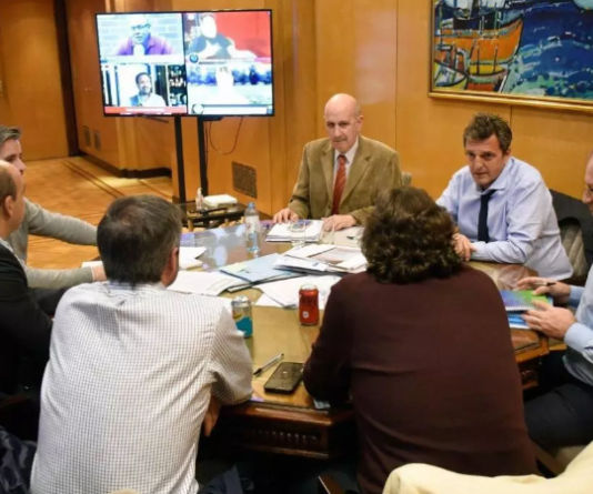 Massa busca convertir planes sociales en empleo formal: los puntos principales del decreto