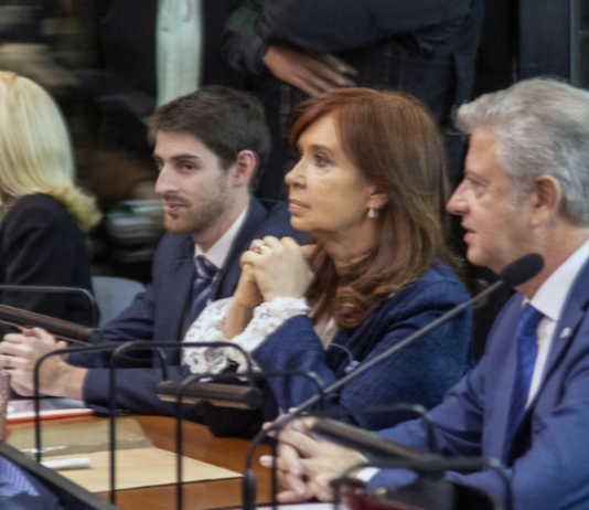 OBRA PÚBLICA: Tras no lograr las recusaciones del fiscal y del juez, Cristina enfrenta la séptima audiencia