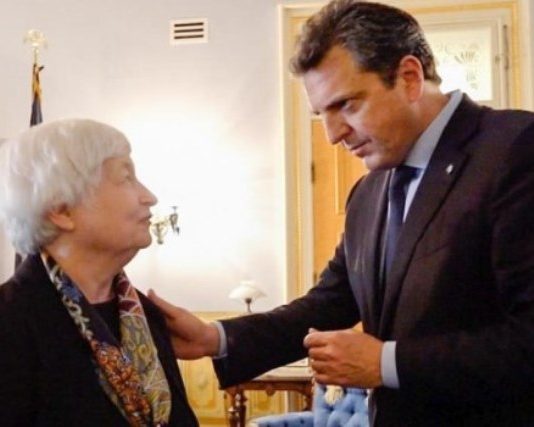 OPINION: Massa se alinea con EE.UU. y deja a CFK a cargo del relato.