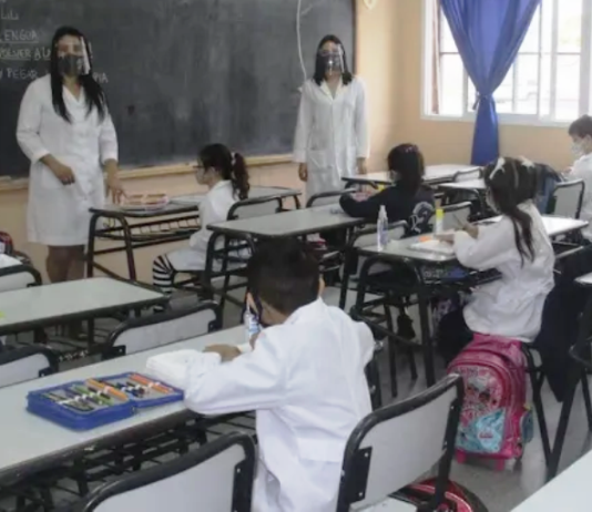 El gobierno provincial titularizó a 225 docentes a través de un decreto firmado por el gobernador.