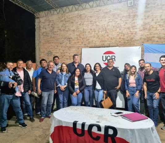 LAGUNA NAINECK: El comité de la UCR recibió a Abraham Skierkier.