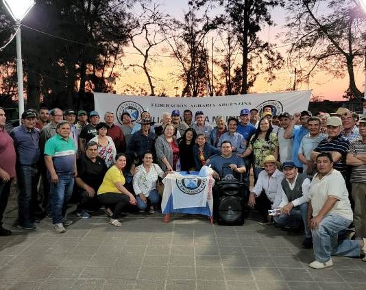 LAGUNA NAINECK: Achetoni recorrió fincas y se reunió con productores.