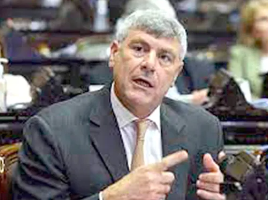 BURYAILE: «Falta un programa económico y sobra improvisación»