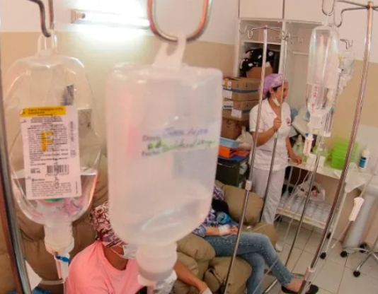 Por falta de medicamentos oncológicos en Paraguay, pacientes con cáncer deben recurrir a comprar por «delivery» desde Clorinda
