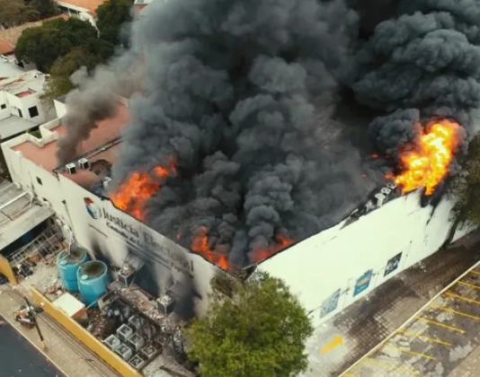 Incendio en el Tribunal de Justicia Electoral de Paraguay: se destruyeron 8.500 máquinas de votación y hay un desaparecido