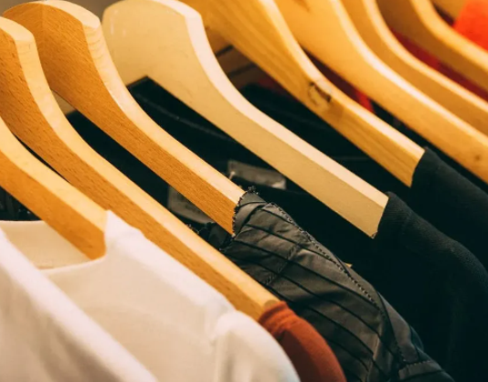 INFLACIÓN: El Gobierno acordó congelar los precios de la ropa hasta diciembre.