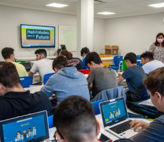 EDUCACIÓN: 7 de cada 10 alumnos porteños evalúan irse del país una vez que terminen la secundaria