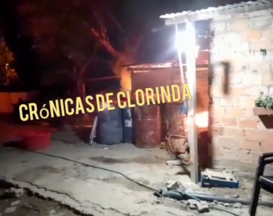 CLORINDA: Dos personas murieron calcinadas en el B° 25 de Mayo tras incendio de bidones de combustible.