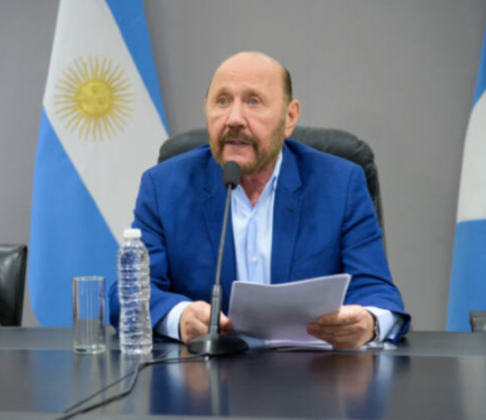 Insfrán anunció un aumento salarial y bono para trabajadores estatales