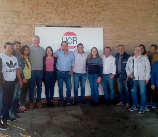 LAGUNA NAINECK: En su visita a la localidad, el diputado nacional Fernando Carbajal se reunió con dirigentes partidarios.
